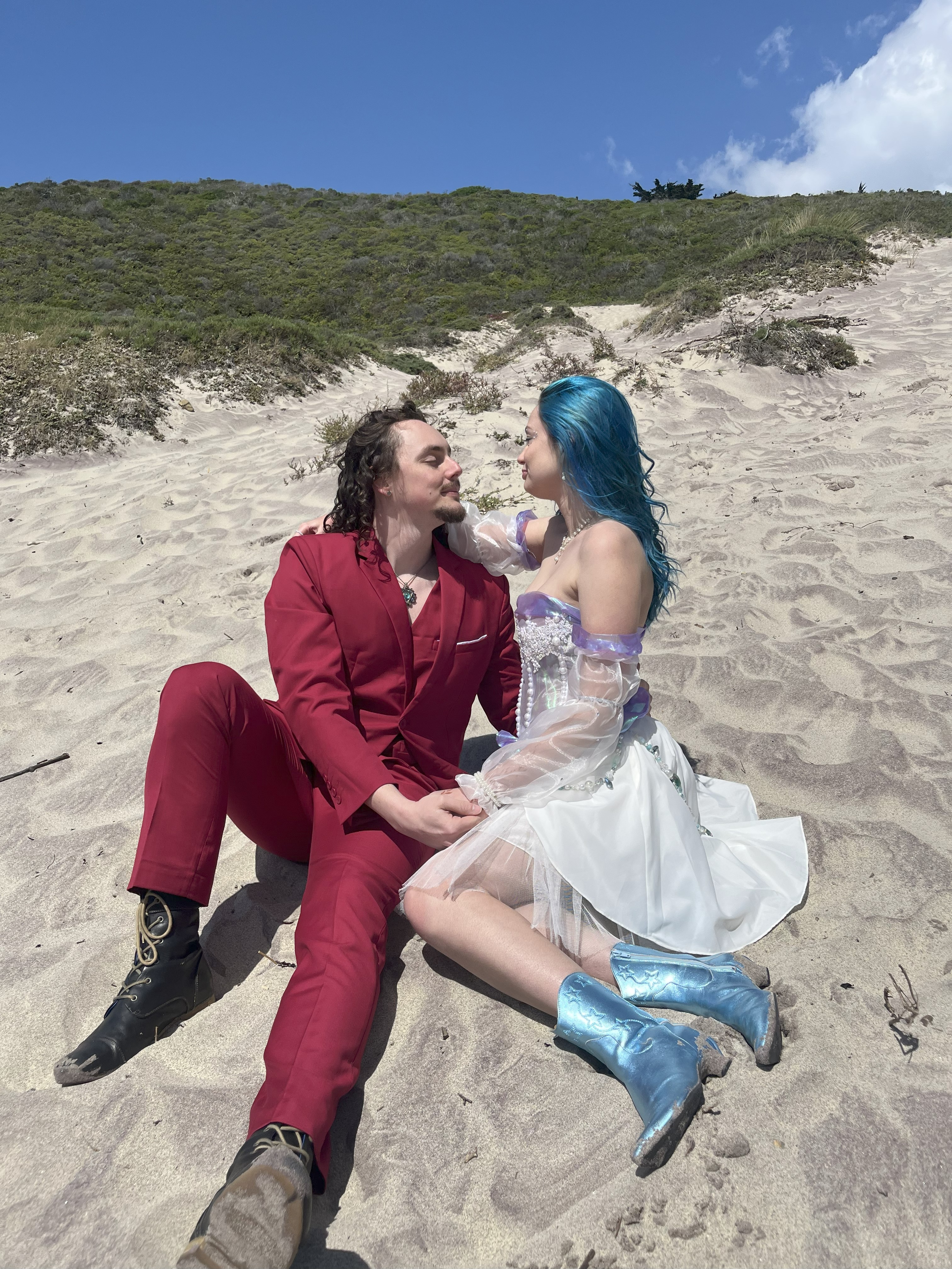 Syd and Noah sitting in the sand